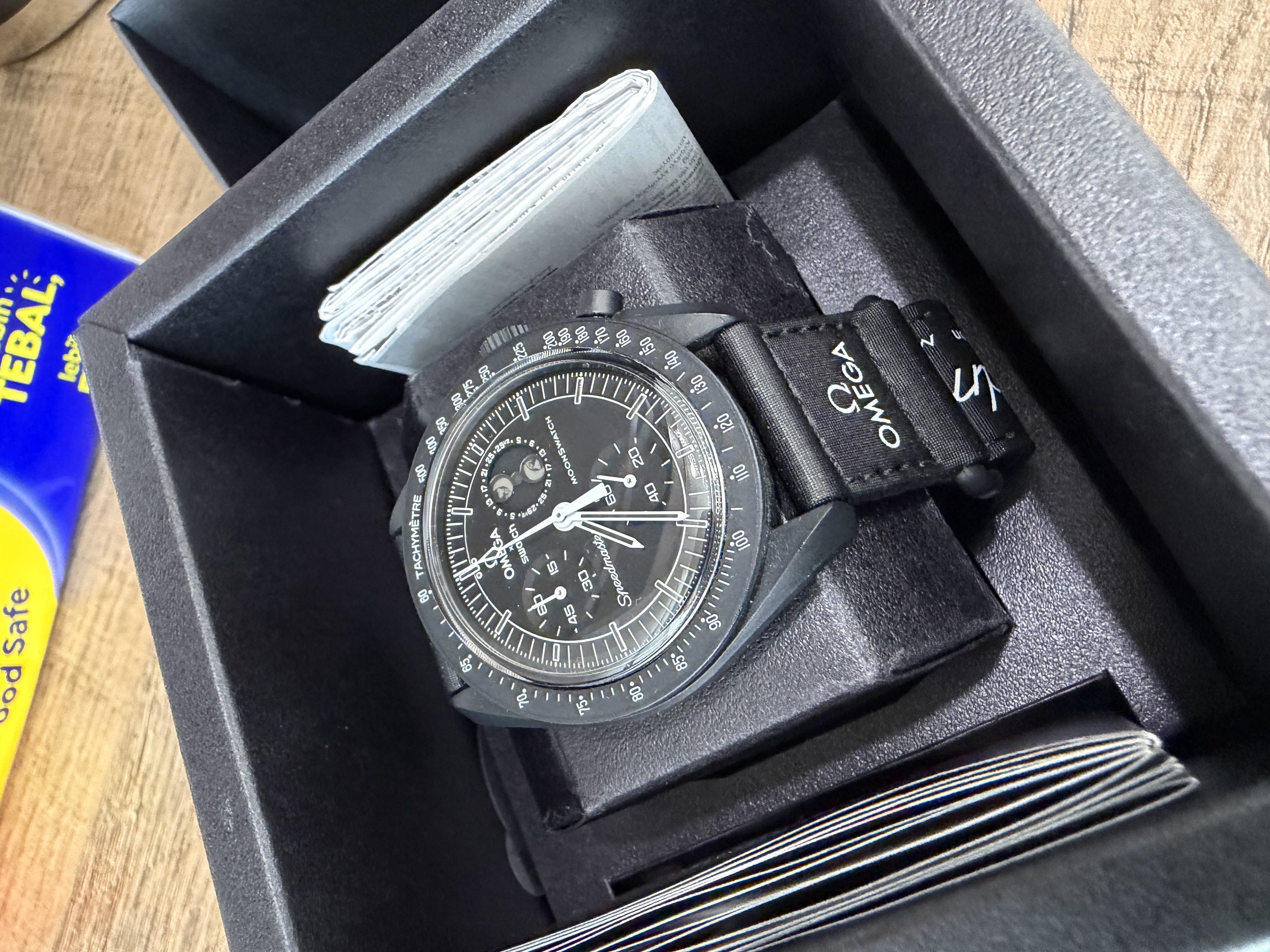 omega swatch mission to the moon snoopy black photo 2
